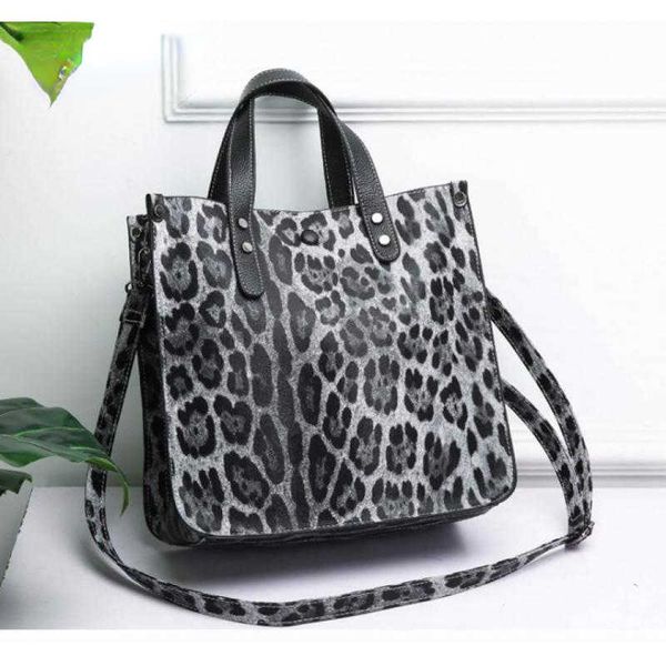 shoulder bags fashion leather handbags for women retro leopard zebra animal print handbags lady large capacity tote shoulder shopping bags g
shoulder bags fashion leather handbags for women retro leopard zebra animal print handbags lady large capacity tote shoulder shopping bags g