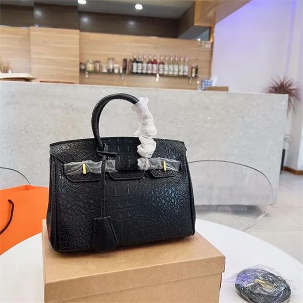 light luxury crocodile pattern women's bag genuine genuine leather patchwork horizontal birkin bag high appearance level hand bill of l
light luxury crocodile pattern women's bag genuine genuine leather patchwork horizontal birkin bag high appearance level hand bill of l