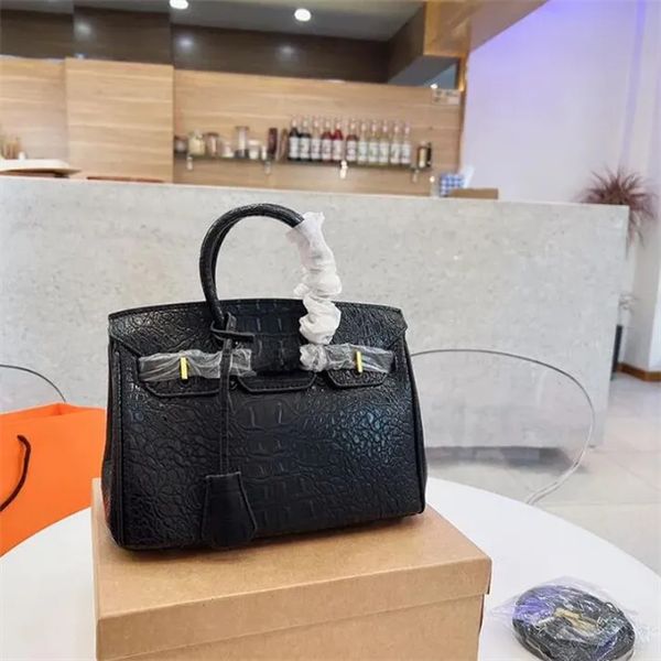 autumn and winter new leather crocodile print birkin bag senior sense net red cross body handbag
autumn and winter new leather crocodile print birkin bag senior sense net red cross body handbag