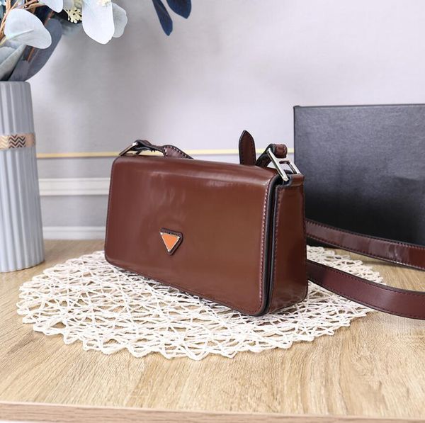 2023 designer baguette bag genuine leather enamelled metal triangle nameplate bag lady party clutch purse evening bags shoulder crossbody wo
2023 designer baguette bag genuine leather enamelled metal triangle nameplate bag lady party clutch purse evening bags shoulder crossbody wo
