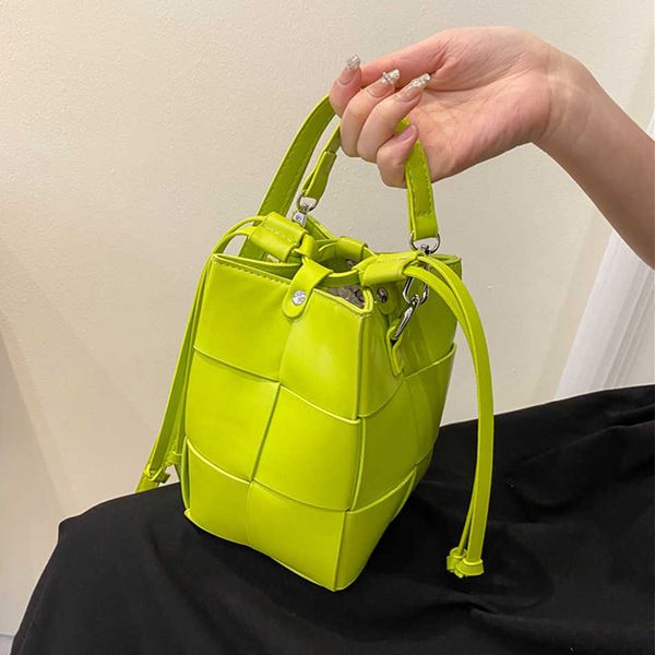 shoulder bags 2022 summer braided women pu leather shoulder messenger bag fashion designer small bucket tote luxury brand trend crossbody ba
shoulder bags 2022 summer braided women pu leather shoulder messenger bag fashion designer small bucket tote luxury brand trend crossbody ba