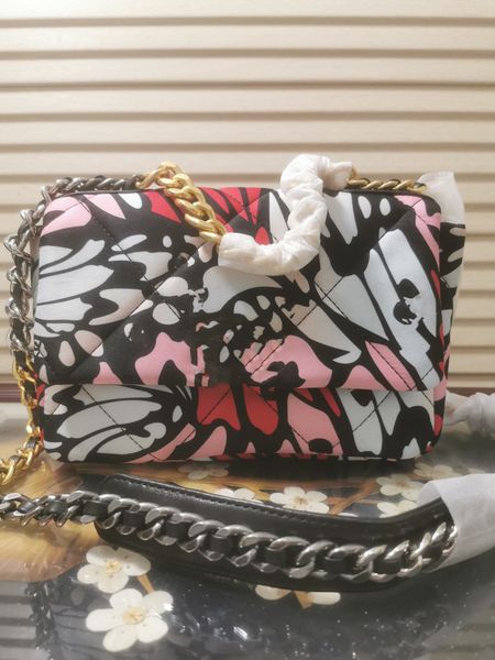 winter 2022 new shoulder bag fashion designer bag purse tote handbag cross-body three-color chain trend matching
winter 2022 new shoulder bag fashion designer bag purse tote handbag cross-body three-color chain trend matching