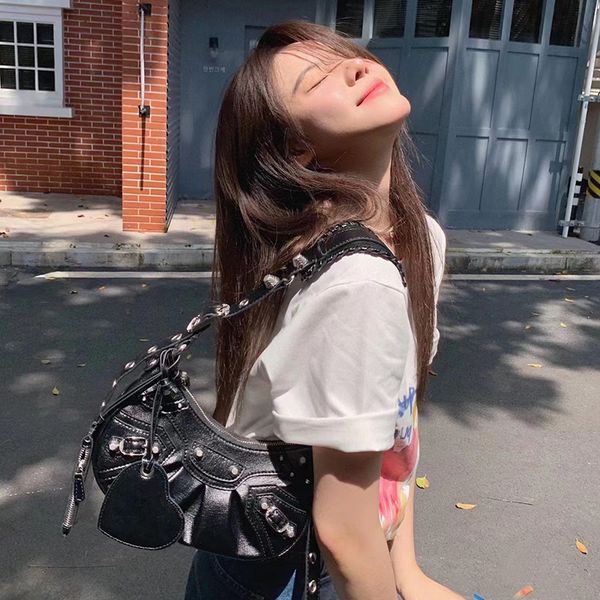 le cagole designer bags shoulder bags genuine leather motorcycle bag women luxury fashion half-moon tote bag diamond black underarm bags
le cagole designer bags shoulder bags genuine leather motorcycle bag women luxury fashion half-moon tote bag diamond black underarm bags