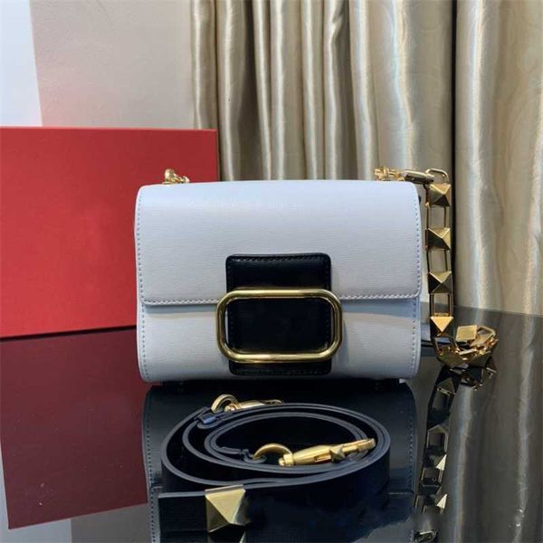 2023 new handbag fashion high-end leather women's bag wallet rivet head layer cowhide small square bag luxury one shoulder messenger ha
2023 new handbag fashion high-end leather women's bag wallet rivet head layer cowhide small square bag luxury one shoulder messenger ha