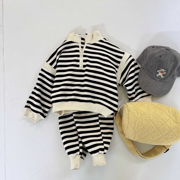 clothing sets autumn new korean children's boys' college stripe sports st collar allcotton sweater and pants suit, White
clothing sets autumn new korean children's boys' college stripe sports st collar allcotton sweater and pants suit, White