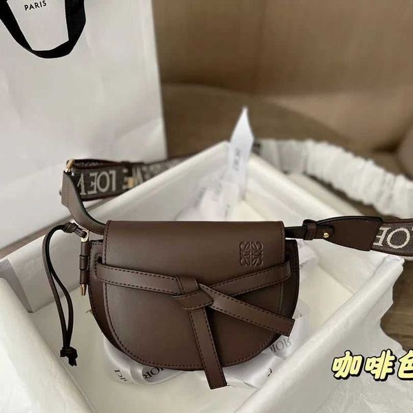 gate wide bag loewesbag embroidery cowhide designer crossbody shoulder saddle belt new flap product mini one-shoulder
gate wide bag loewesbag embroidery cowhide designer crossbody shoulder saddle belt new flap product mini one-shoulder
