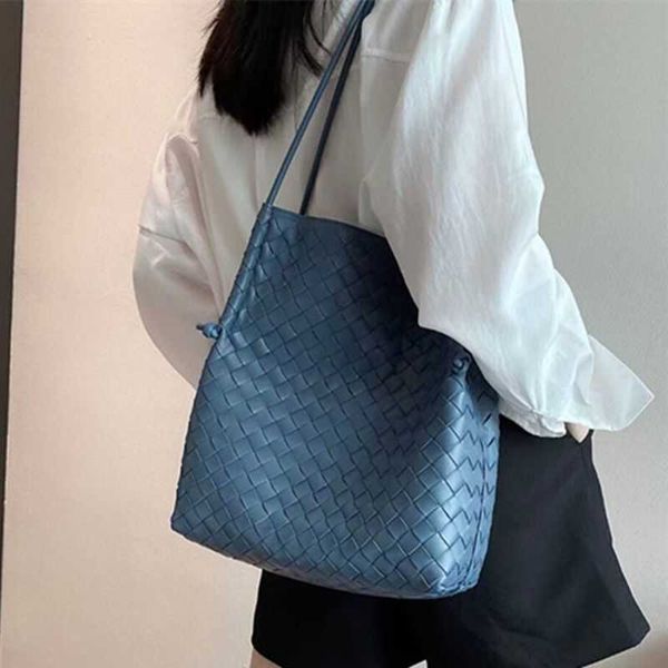 bottegas bags woven bucket bag women crossbody shoulder bags interior fashion letters genuine leather clip closure solid color brand handbag
bottegas bags woven bucket bag women crossbody shoulder bags interior fashion letters genuine leather clip closure solid color brand handbag