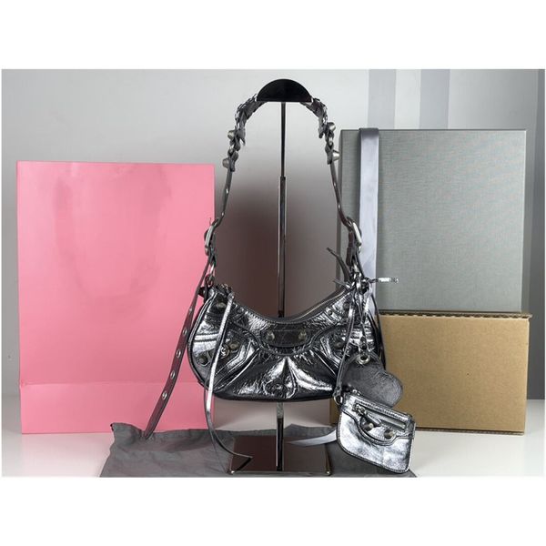 evening bag's bag motorcycle underarm rivet tassel threeinone month tooth fold cowhide oneshoulder crossbody b 230210
evening bag's bag motorcycle underarm rivet tassel threeinone month tooth fold cowhide oneshoulder crossbody b 230210