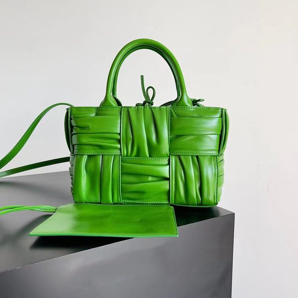 10a genuine leather women bag designer luxury simple ruffled tofu mini tote fashion shoulder messenger handbag multicolor brand classic spri
10a genuine leather women bag designer luxury simple ruffled tofu mini tote fashion shoulder messenger handbag multicolor brand classic spri