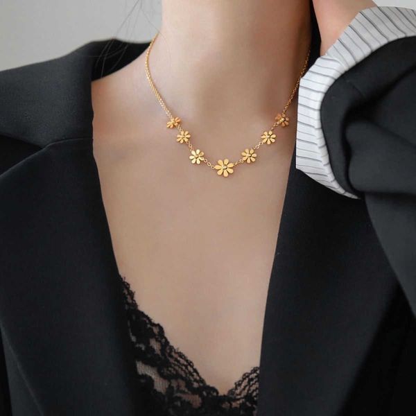 pendant necklaces no fading no allergy 1 steel color-preserving small daisy flower necklace women's seven-flower fashion collar chain, Silver
pendant necklaces no fading no allergy 1 steel color-preserving small daisy flower necklace women's seven-flower fashion collar chain, Silver