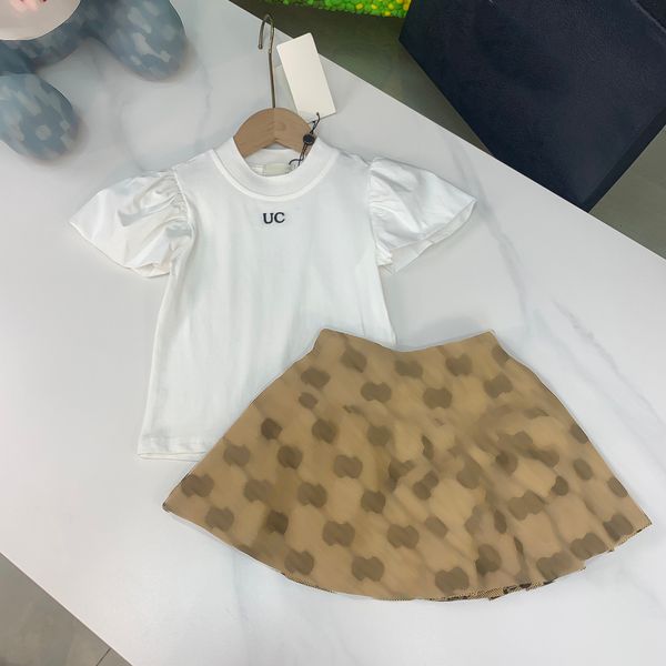 designers girls skirts sets 2023ss summer puff sleeves white t-shirts with jeans skirt high end children pleated half dresses letter printin
designers girls skirts sets 2023ss summer puff sleeves white t-shirts with jeans skirt high end children pleated half dresses letter printin