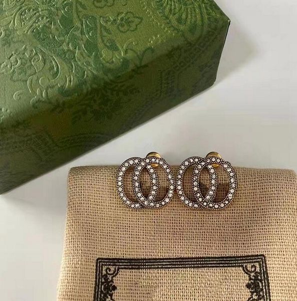 2022 new fashion stud brand earring color diamond double letter brass material personality earrings women wedding party designer jewelry 19, Golden;silver
2022 new fashion stud brand earring color diamond double letter brass material personality earrings women wedding party designer jewelry 19, Golden;silver