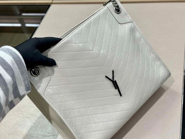 tote bag designer shoulder bag leather messenger bag shopping bag with chain shows luxury fashion versatile piece
tote bag designer shoulder bag leather messenger bag shopping bag with chain shows luxury fashion versatile piece