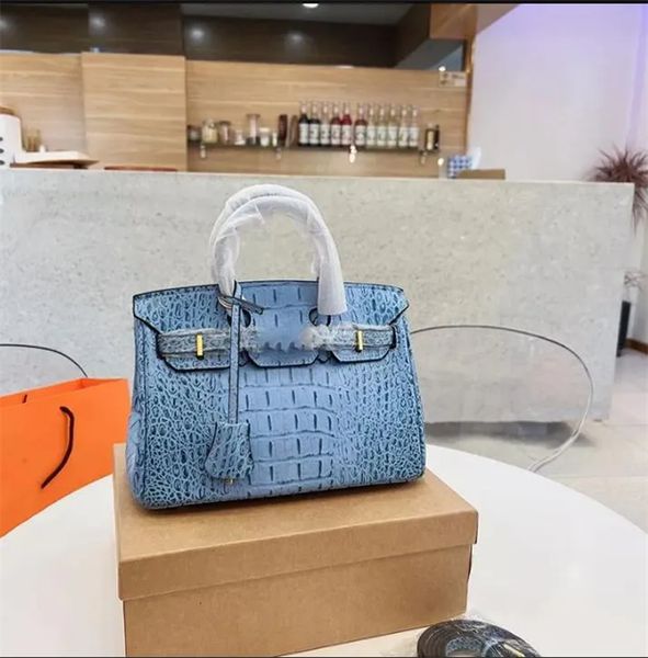 light luxury crocodile pattern female bag leather match high-end atmosphere fashion mother bag high appearance level hand bill of lading sho
light luxury crocodile pattern female bag leather match high-end atmosphere fashion mother bag high appearance level hand bill of lading sho