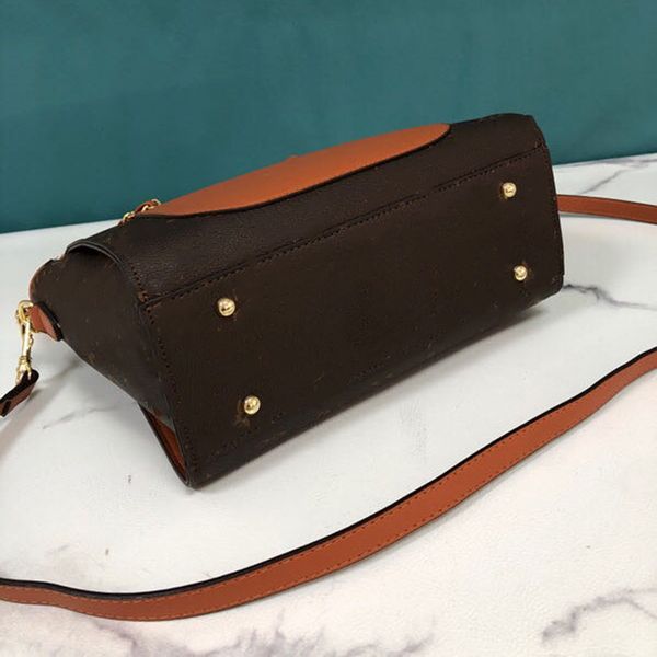 fashion 2024 day packs women's handbag one shoulder diagonal bag letter-printed wing bag grils portable tote bags
fashion 2024 day packs women's handbag one shoulder diagonal bag letter-printed wing bag grils portable tote bags
