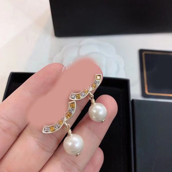 luxury brand designers letters stud clip simple retro 18k gold plated geometric famous women tassel crystal rhinestone pearl earring wedding, Golden;silver
luxury brand designers letters stud clip simple retro 18k gold plated geometric famous women tassel crystal rhinestone pearl earring wedding, Golden;silver