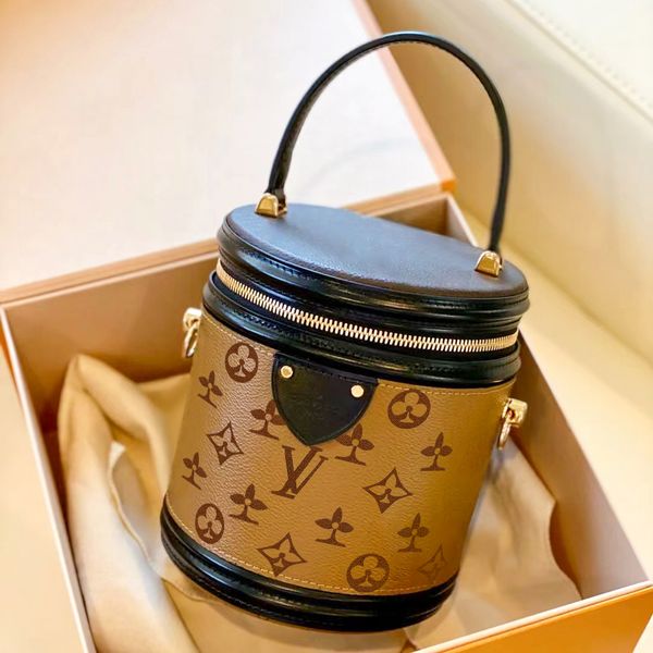 luxury designer cross body shoulder bag wash evening fashion women's men totes bags hobo genuine leather cannes cosmetic cases handbag
luxury designer cross body shoulder bag wash evening fashion women's men totes bags hobo genuine leather cannes cosmetic cases handbag