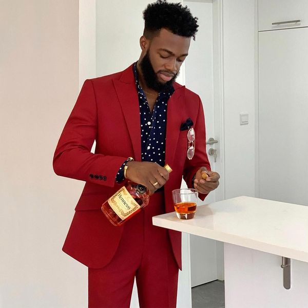 fashion red groomsmen wedding tuxedos slim fit mens suits 2 pieces sets blazers peaked lapel formal suit with jacket and pants, Black;gray 
fashion red groomsmen wedding tuxedos slim fit mens suits 2 pieces sets blazers peaked lapel formal suit with jacket and pants, Black;gray