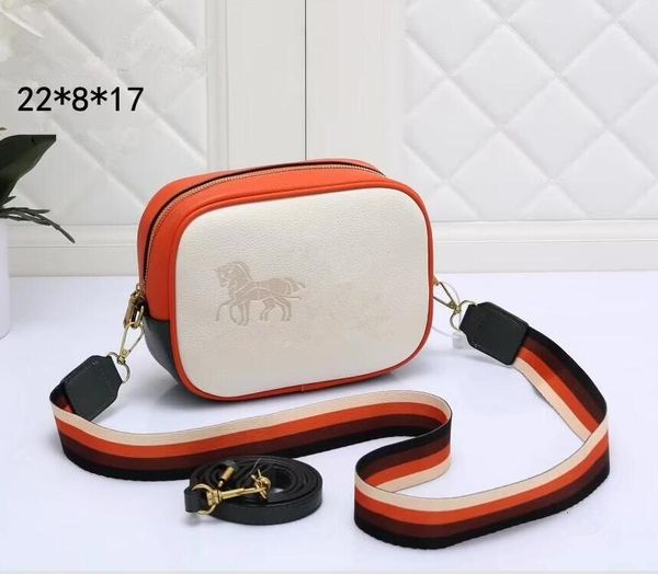 luxurys women chain crossbody bags designers heart v wave pattern shoulder bags messenger bags pruse chain tote
luxurys women chain crossbody bags designers heart v wave pattern shoulder bags messenger bags pruse chain tote