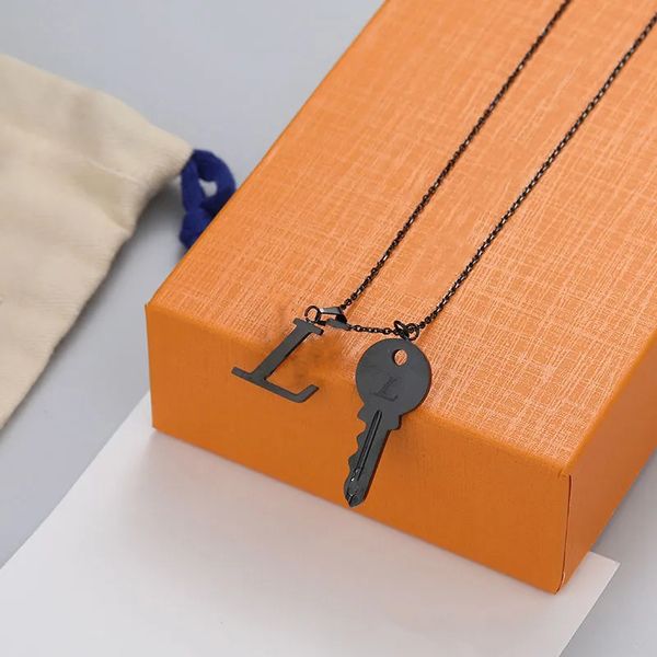 black pendant necklaces jewelry luxury designers moissanite diamond letter v men's and women's couple necklaces original package, Silver
black pendant necklaces jewelry luxury designers moissanite diamond letter v men's and women's couple necklaces original package, Silver