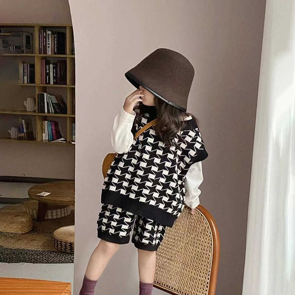 clothing sets korean spring autumn new girls' knitted black and white plaid suit tank sweater shorts two piece set
clothing sets korean spring autumn new girls' knitted black and white plaid suit tank sweater shorts two piece set