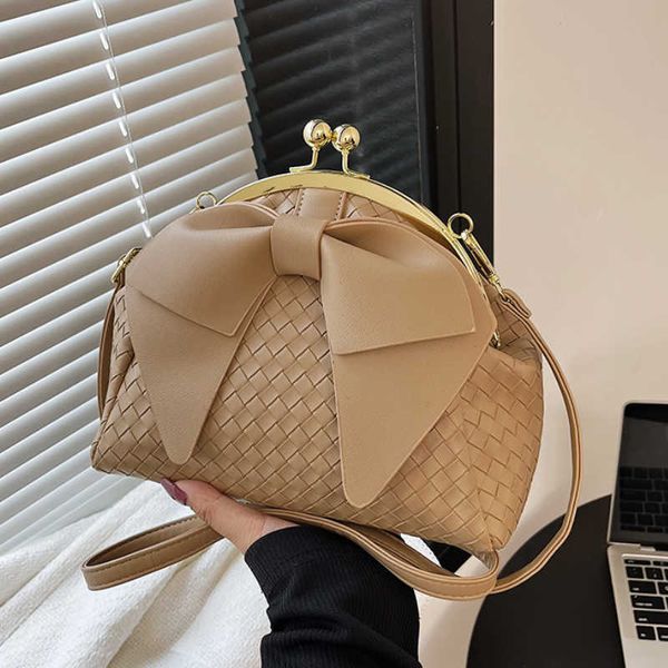 shoulder bags famouse brand handbag with thick bow designer pleated shoulder bag for women clutch purses crossbody bag long belt g230210
shoulder bags famouse brand handbag with thick bow designer pleated shoulder bag for women clutch purses crossbody bag long belt g230210