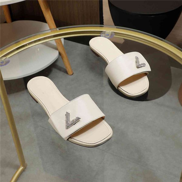 fashion slippers 2023 luxury design summer louiseity men and women flat shoes thick sole leather rubber letter logo casual cartoon slippers, Black
fashion slippers 2023 luxury design summer louiseity men and women flat shoes thick sole leather rubber letter logo casual cartoon slippers, Black