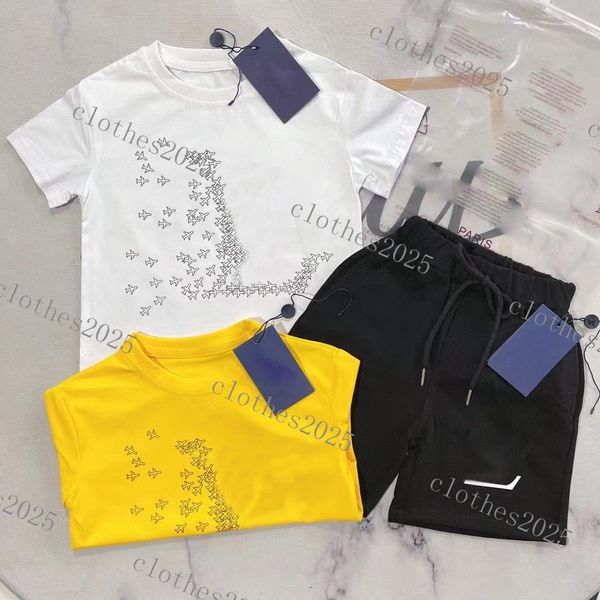 luxury designer clothing sets kids t-shirt white yellow monogrammed shortst fashion british fashion brand summer childrens treasures girls c
luxury designer clothing sets kids t-shirt white yellow monogrammed shortst fashion british fashion brand summer childrens treasures girls c