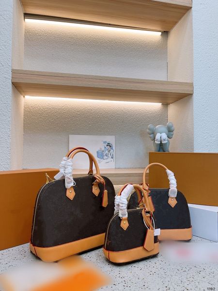 alma bb women shoulder bags chain messenger bag leather handbags shell wallet purse ladies cosmetic crossbody bags tote boxes and dust bags
alma bb women shoulder bags chain messenger bag leather handbags shell wallet purse ladies cosmetic crossbody bags tote boxes and dust bags