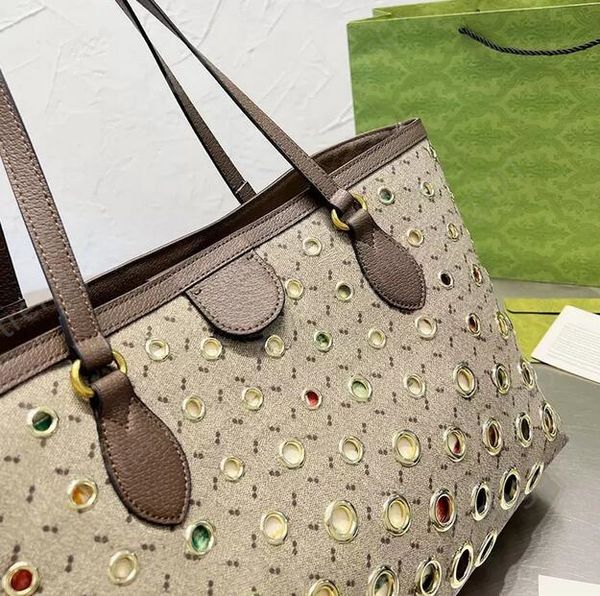 luxury designer handbags clutch luxury bag large capacity shopping bag genuine leather bag leather circular metal ring letters floral print
luxury designer handbags clutch luxury bag large capacity shopping bag genuine leather bag leather circular metal ring letters floral print