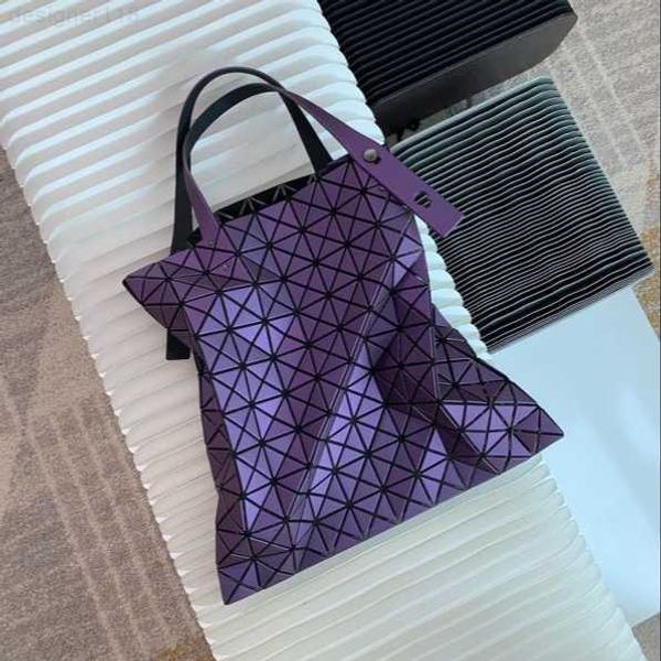 2022 new factory direct selling one shoulder portable purple lingge light large capacity open women's shopping bag
2022 new factory direct selling one shoulder portable purple lingge light large capacity open women's shopping bag