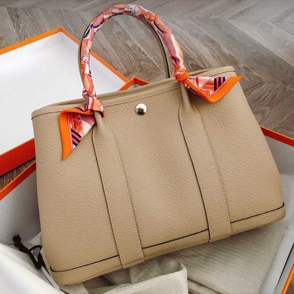 7a h designer garden party bags for women leather texture women's bag autumn and winter 2023 new lychee gr
7a h designer garden party bags for women leather texture women's bag autumn and winter 2023 new lychee gr