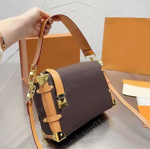 women bags fashion shoulder bag camera side trunk designer handbag messenger crossbody purse letter metal removable handle belt strap leathe
women bags fashion shoulder bag camera side trunk designer handbag messenger crossbody purse letter metal removable handle belt strap leathe
