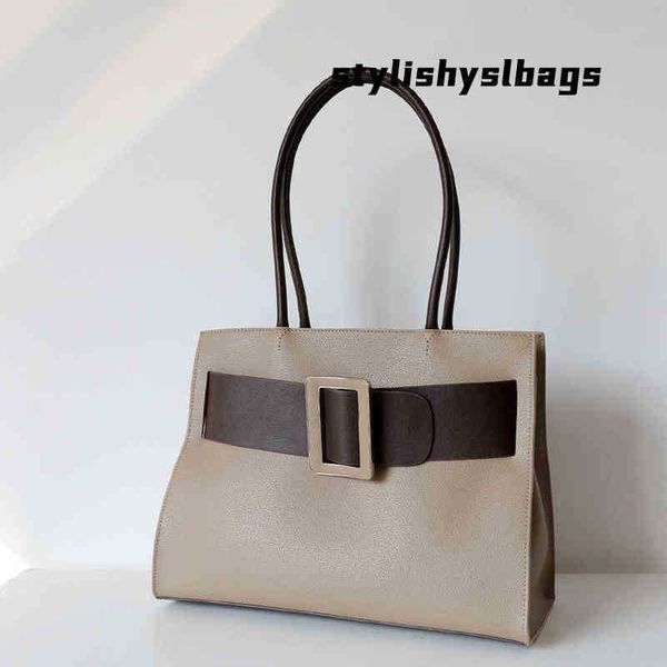 shoulder bags 2020 new simple contrast color big buckle handbag women atmospheric briefcase travel and commute all-match single shoulder bag
shoulder bags 2020 new simple contrast color big buckle handbag women atmospheric briefcase travel and commute all-match single shoulder bag