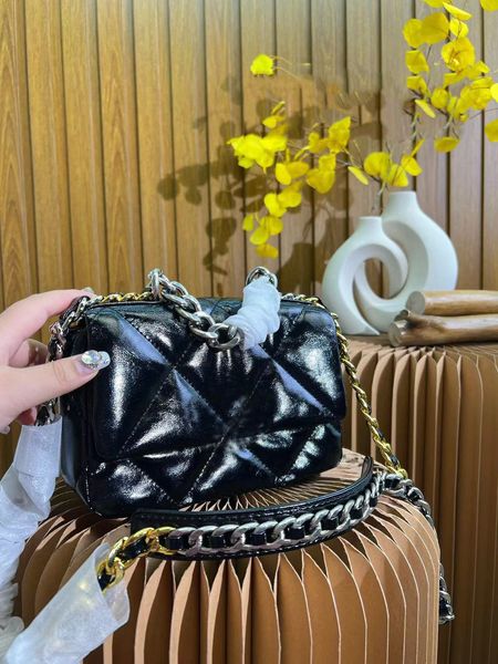 19 shoulder bag designer chain bags patent handbag women tote handbags 4colors lady shopping totes female clutch purse luxurys pocket
19 shoulder bag designer chain bags patent handbag women tote handbags 4colors lady shopping totes female clutch purse luxurys pocket