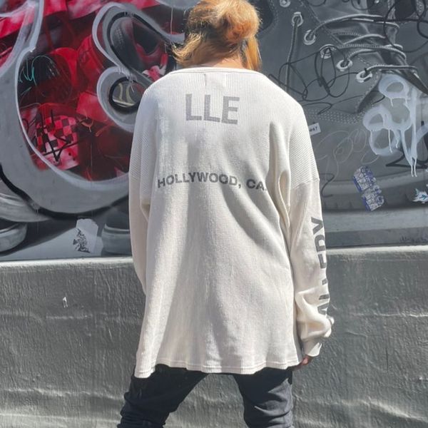 23ss classic women men's t-shirts letter printed crewneck long sleeve tee breathable long sleeves fashion casual simple high street cre, White;black
23ss classic women men's t-shirts letter printed crewneck long sleeve tee breathable long sleeves fashion casual simple high street cre, White;black