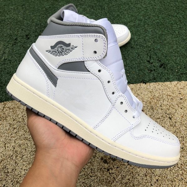 original quality 1s mid vintage grey basketball shoes men women designer shoes jumpman 1 sports sneakers ship with box us5-12
original quality 1s mid vintage grey basketball shoes men women designer shoes jumpman 1 sports sneakers ship with box us5-12