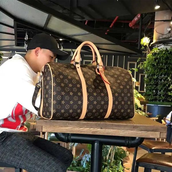 55cm leather designer men duffel bags suitcases luggage sport outdoor packs shoulder travel bags messenger bag totes bags handbags 2023, Black;red
55cm leather designer men duffel bags suitcases luggage sport outdoor packs shoulder travel bags messenger bag totes bags handbags 2023, Black;red