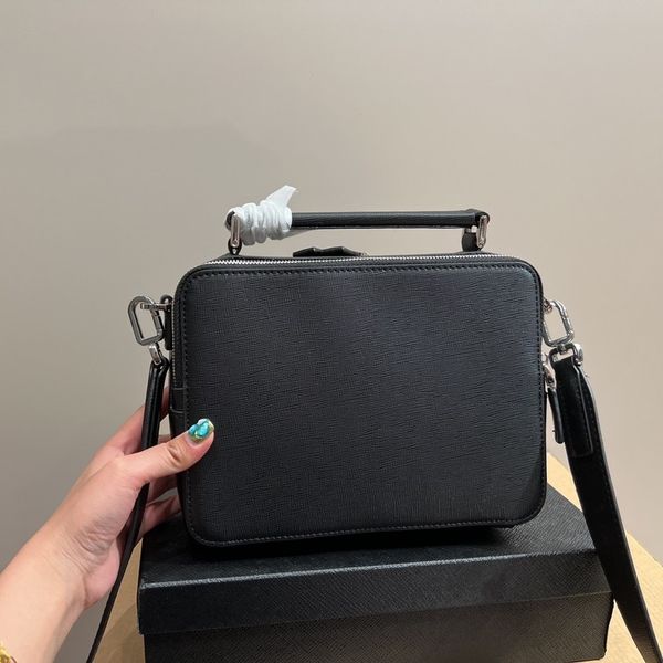 10a brand designer's bag men's triangle postman's bag brique cross straddle bag shoulder bag size 22x16cm
10a brand designer's bag men's triangle postman's bag brique cross straddle bag shoulder bag size 22x16cm