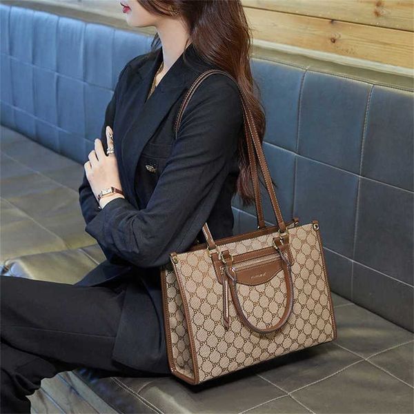 designer handbag store 70% off bag autumn and winter women's large capacity tote commuting portable briefcase light luxury single shoul
designer handbag store 70% off bag autumn and winter women's large capacity tote commuting portable briefcase light luxury single shoul