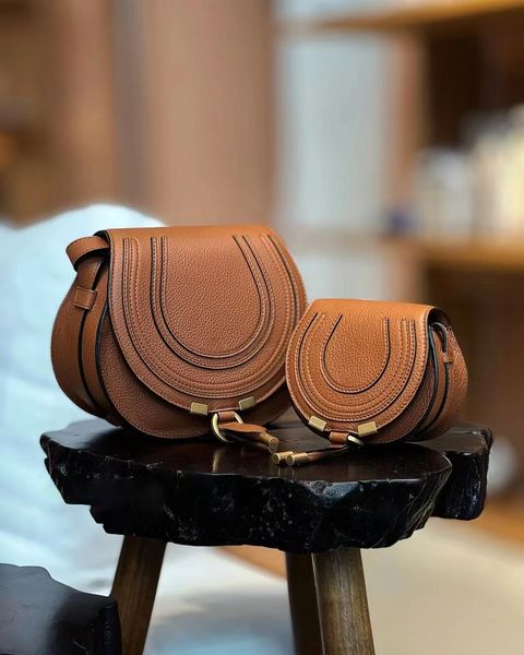 luxury saddl handbag crossbody shoulder clutch cowhide leather luxurys designers bag fashion women's flap tote bags pochette envelope m
luxury saddl handbag crossbody shoulder clutch cowhide leather luxurys designers bag fashion women's flap tote bags pochette envelope m