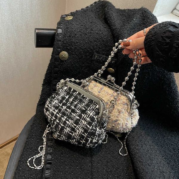 chic mini woollen clip bag vintage chain crossbody for women 2022 new woven handbag women's shoulder purse beach
chic mini woollen clip bag vintage chain crossbody for women 2022 new woven handbag women's shoulder purse beach