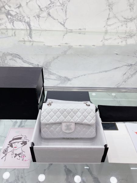 classic cf women's designer bag luxurious rhombus one-shoulder cross-body portable interior compartment for convenient storage of fashi
classic cf women's designer bag luxurious rhombus one-shoulder cross-body portable interior compartment for convenient storage of fashi