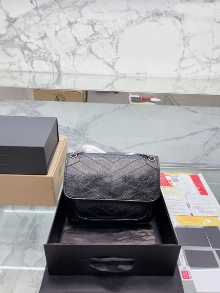 2023 senior designer bag fashion handbag leather stray high-capacity package high-end designer bags large capacity size 22 cm
2023 senior designer bag fashion handbag leather stray high-capacity package high-end designer bags large capacity size 22 cm