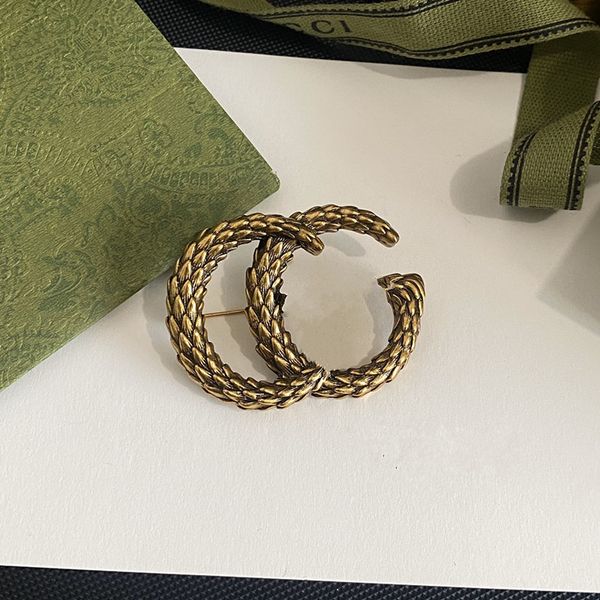 with box g-letter luxury brooches women's suit corsage designers collar pins british style badge pin brooch fashionable accessories, Gray
with box g-letter luxury brooches women's suit corsage designers collar pins british style badge pin brooch fashionable accessories, Gray