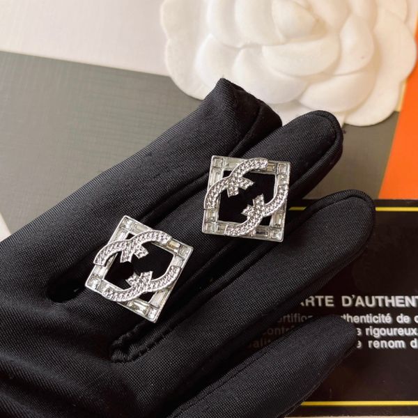 sliver brand designers stud circle love geometric block charm women crystal diamond earring wedding party jewerlry gifts, Golden;silver
sliver brand designers stud circle love geometric block charm women crystal diamond earring wedding party jewerlry gifts, Golden;silver