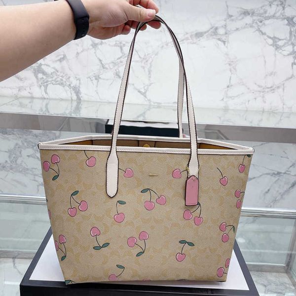totes bages leather work bag designer tote bags fashion large shoulder duffle bag women cherry beach handbags messenger purse 230206
totes bages leather work bag designer tote bags fashion large shoulder duffle bag women cherry beach handbags messenger purse 230206