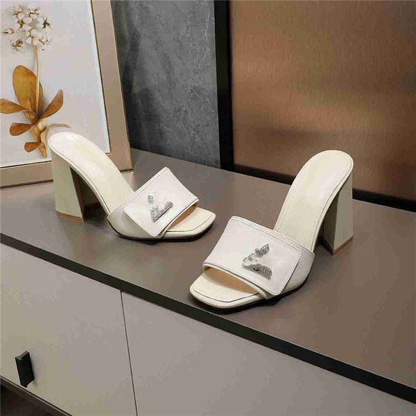 fashion sandals luxury design 2023 louiseity women high heel leather letter logo wedding party casual slippers viutonity 04-026, Black
fashion sandals luxury design 2023 louiseity women high heel leather letter logo wedding party casual slippers viutonity 04-026, Black