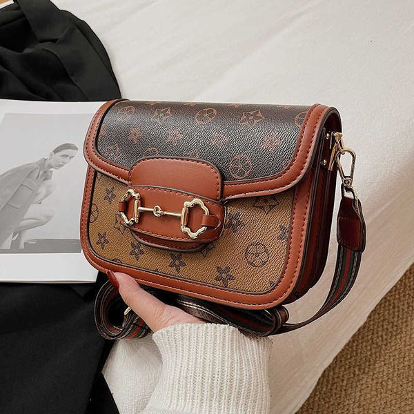 handbag factory wholesale retail bag women's old flower shoulder cross-body saddle live printing high-grade feeling versatile
handbag factory wholesale retail bag women's old flower shoulder cross-body saddle live printing high-grade feeling versatile