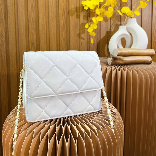 womens bag diamond square buckle flap single shoulder rhombus pattern large capacity gold metal hardware chain luxury designer handbag 19x15
womens bag diamond square buckle flap single shoulder rhombus pattern large capacity gold metal hardware chain luxury designer handbag 19x15